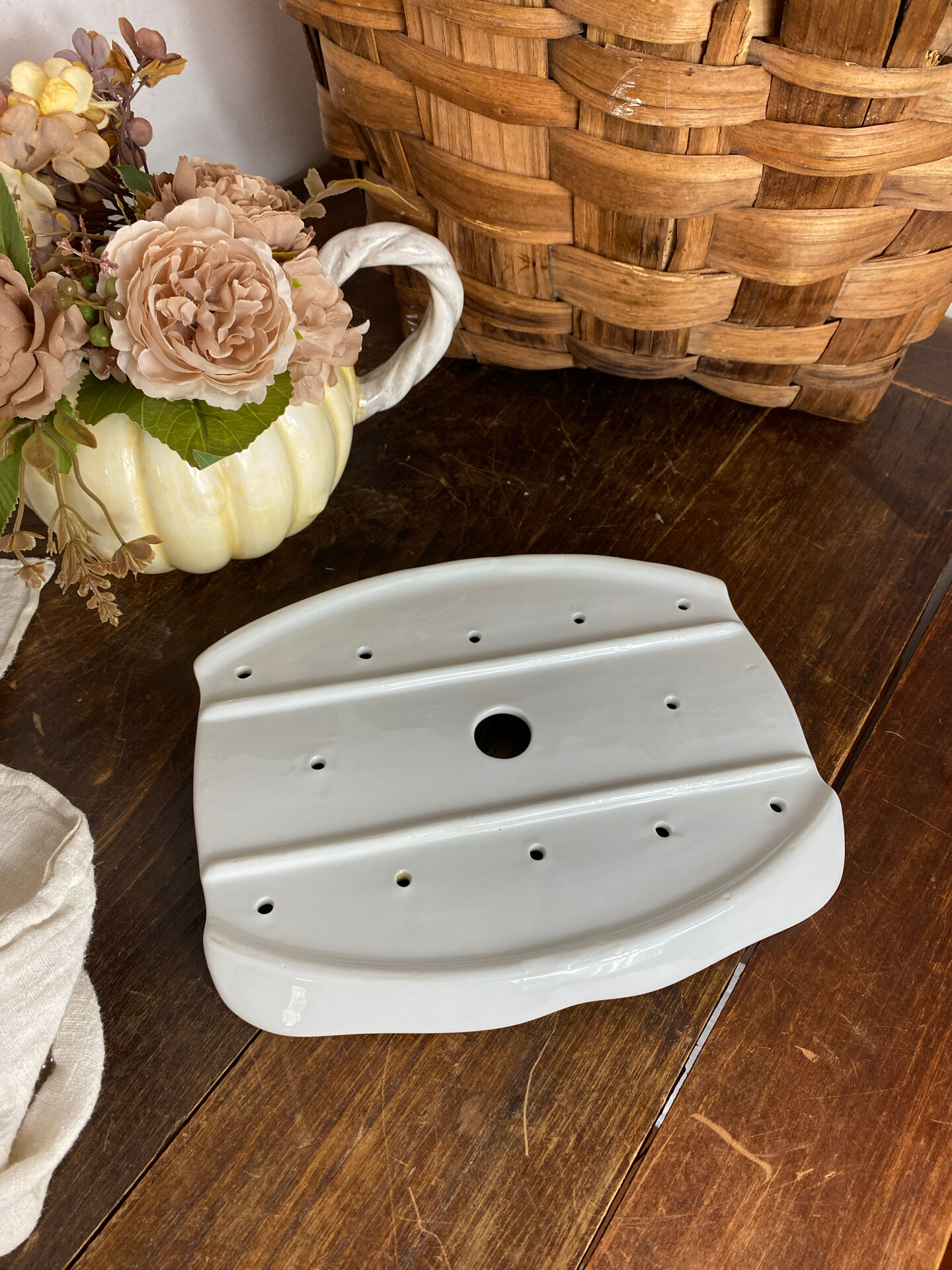 White porcelain draining plate