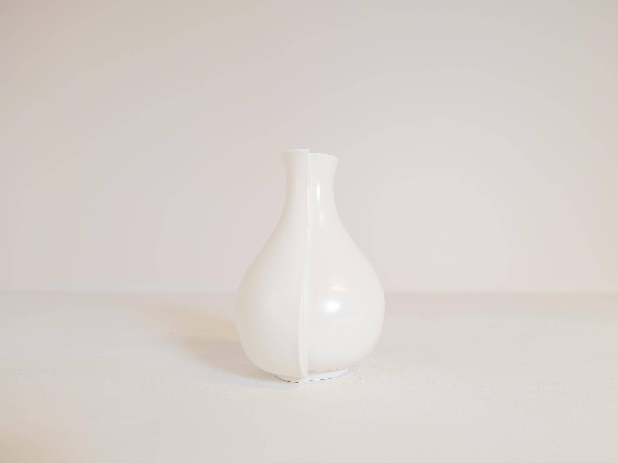 Mid-century modern ceramic vase "Surrea" by Wilhelm Kåge, Gustavsberg, Sweden, 1950s.