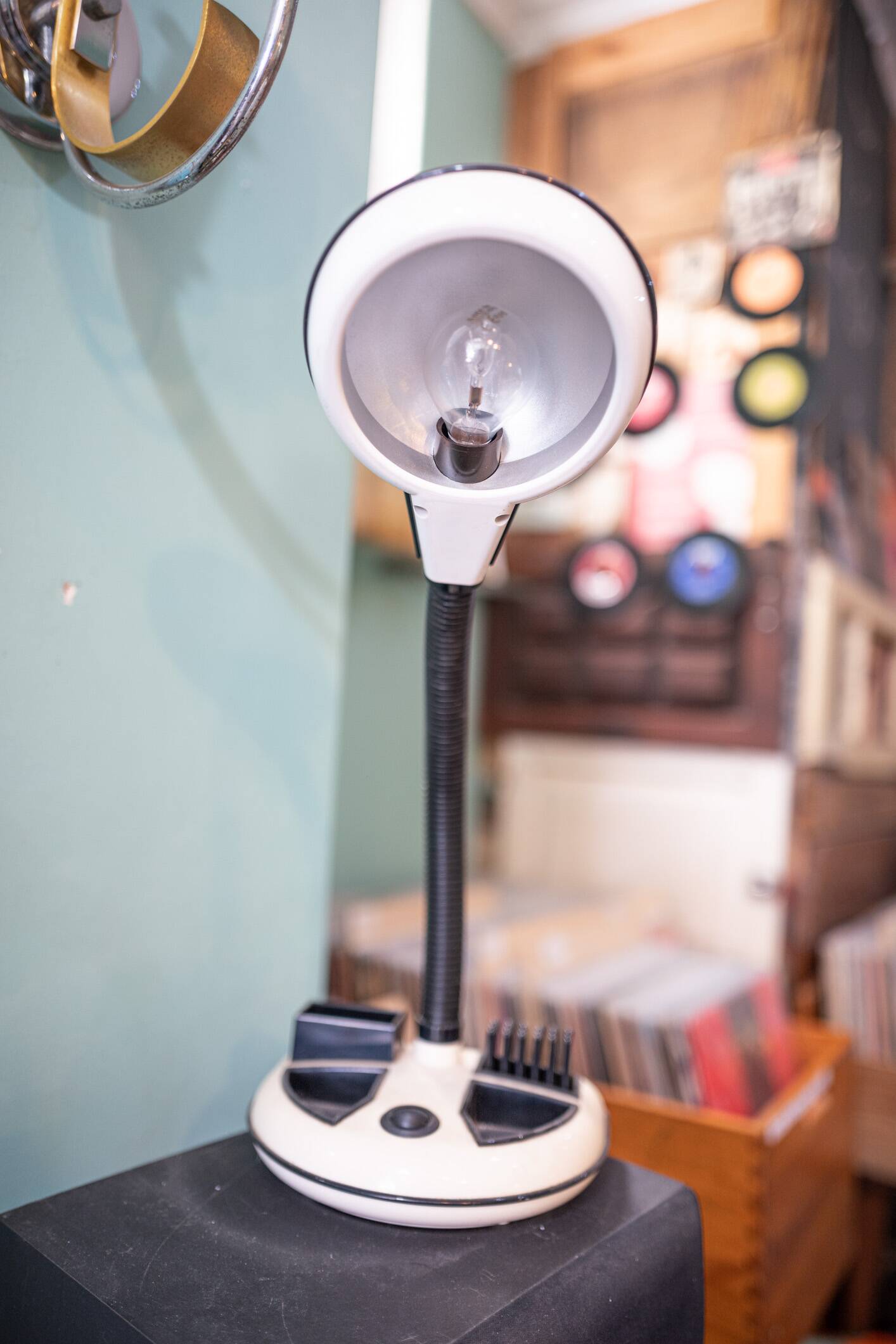 Rabbit Tanaka Gooseneck desk lamp, black and white by Kyoji Tanaka 1985, Hong Kong