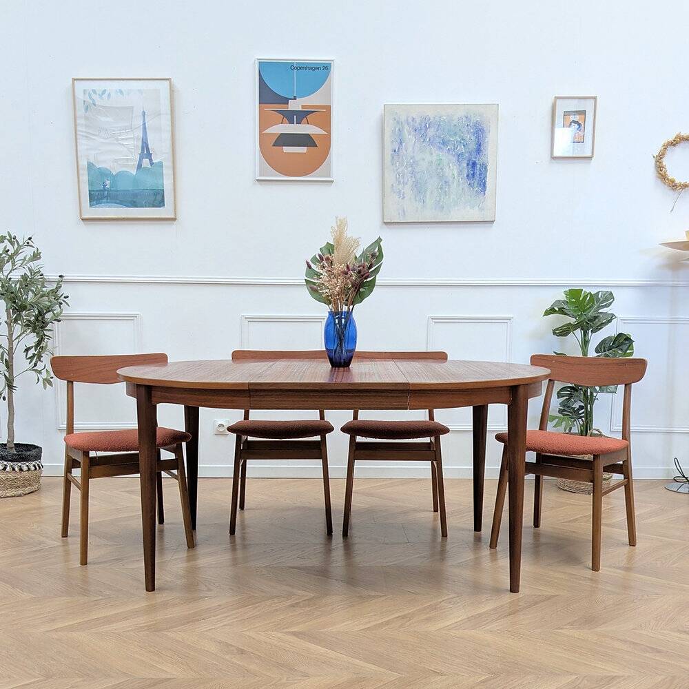 Scandinavian round table