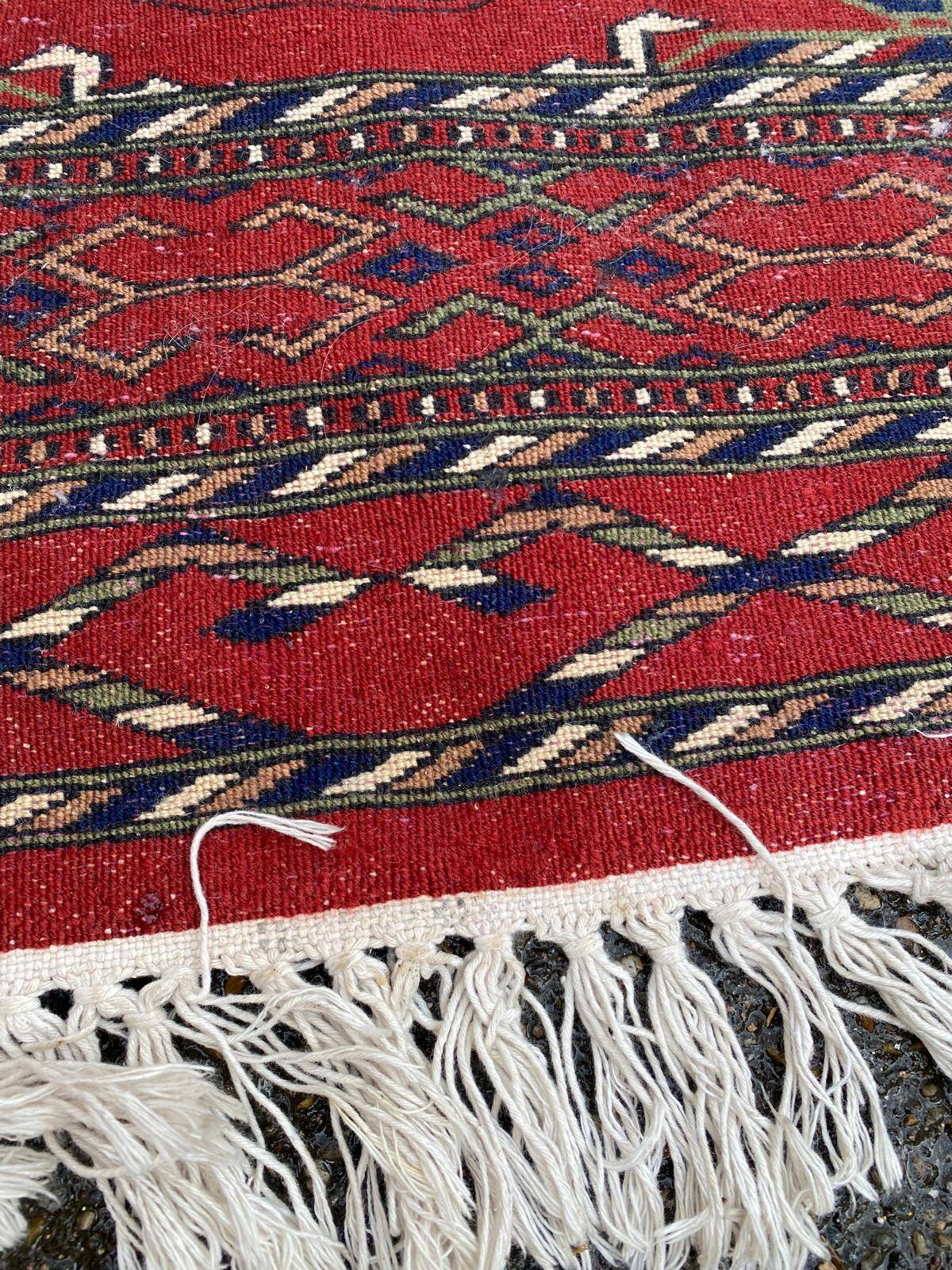 Handwoven Pakistani Persian rug in burgundy wool 120x190.