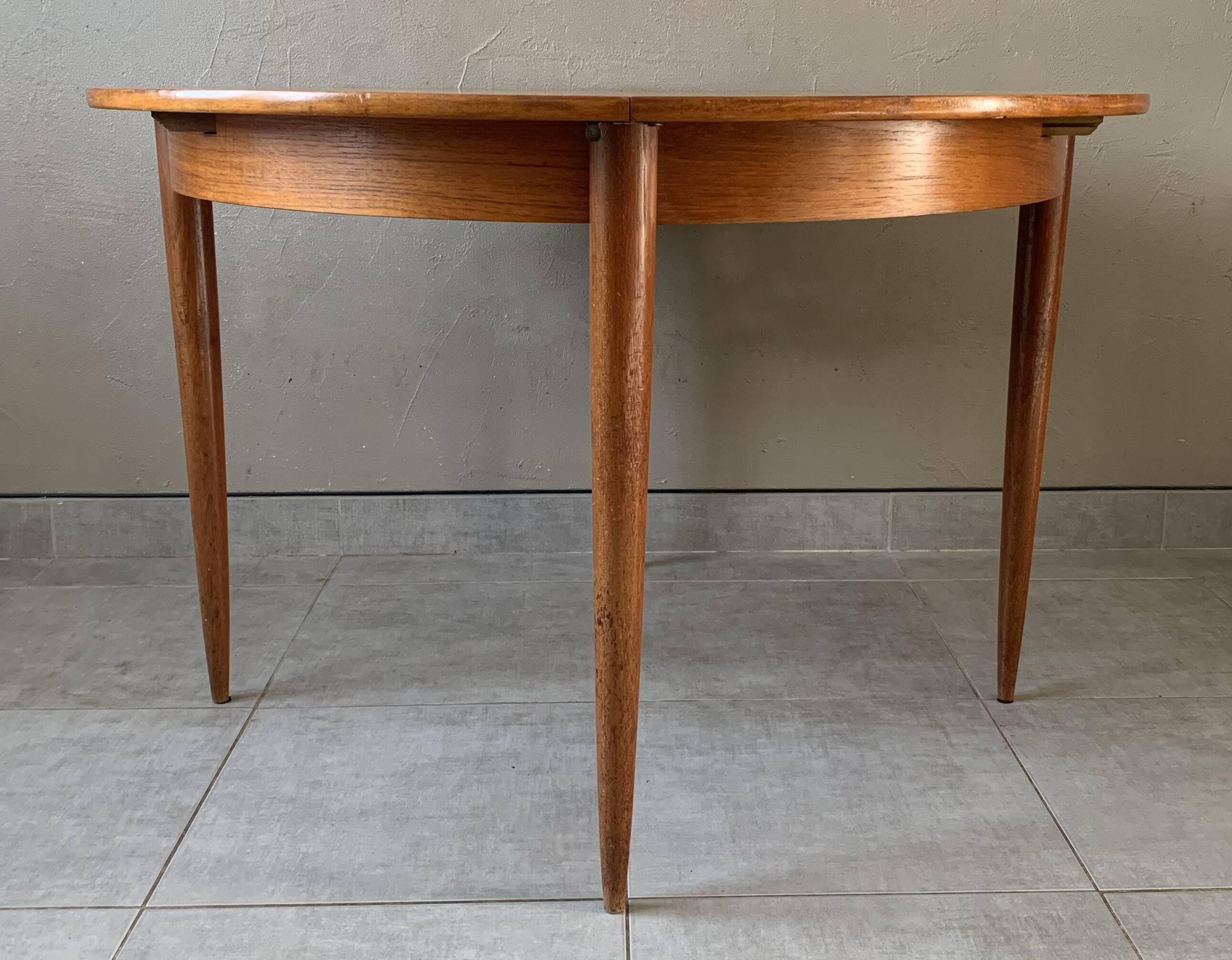 Vintage scandinavian table from the 60s extendable with butterfly extension