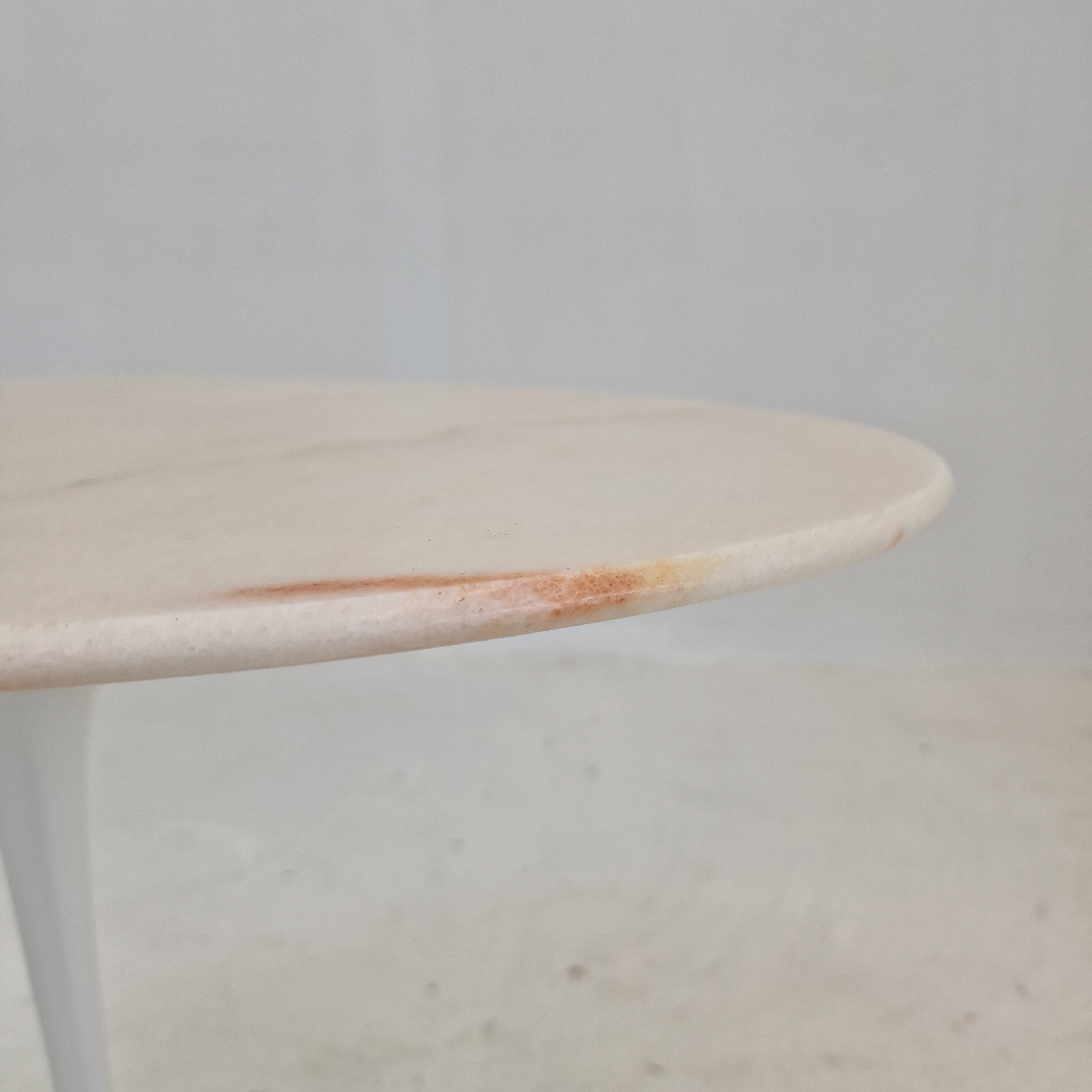 Table d’appoint ovale en marbre par Eero Saarinen pour Knoll