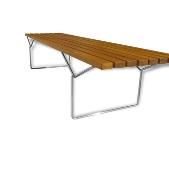 Harry Bertoia Knoll International 1952 by bench