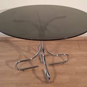 Table basse italienne du milieu du siècle en chrome et acier avec plateau rond en verre fumé, années 1960