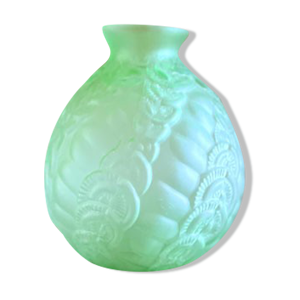 Vase boule vert art déco en verre