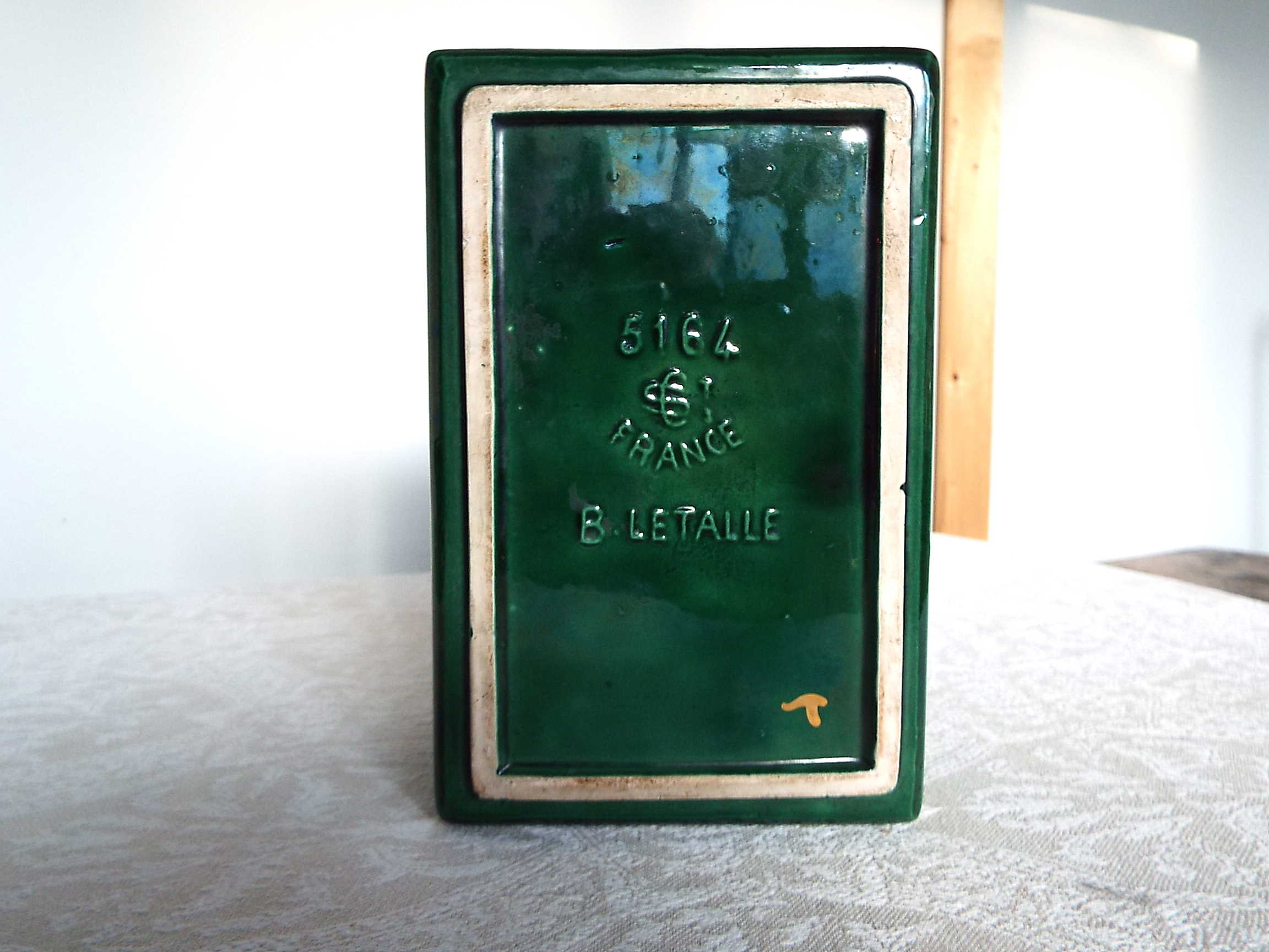 Biscuit or sugar box