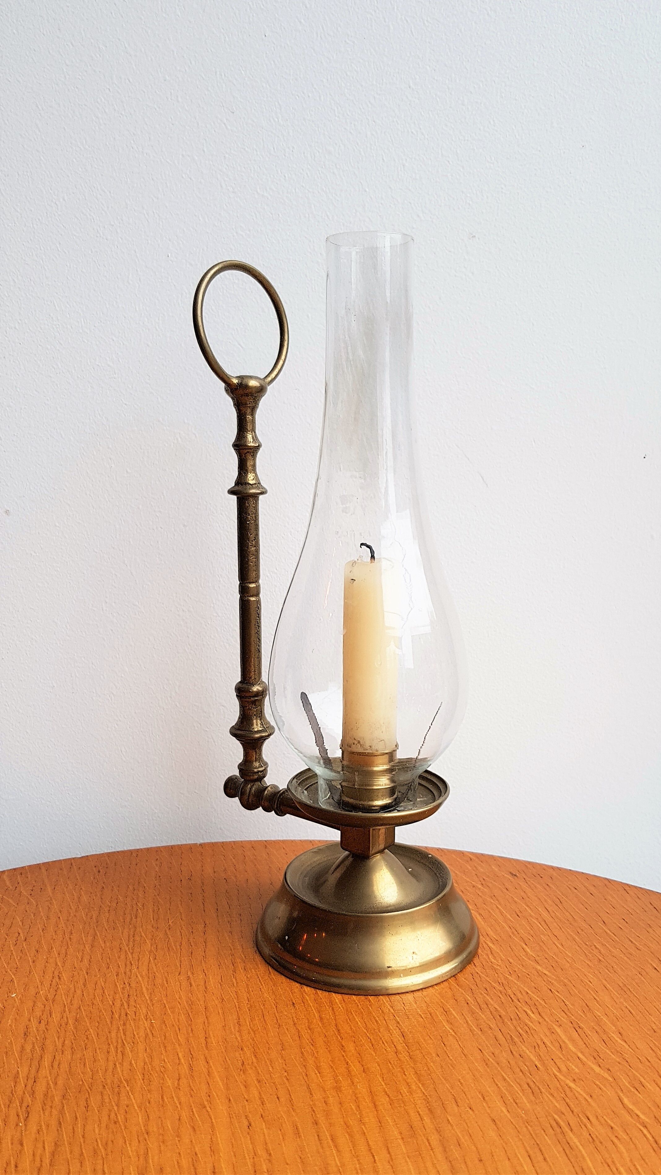 In brass and glass candleholder