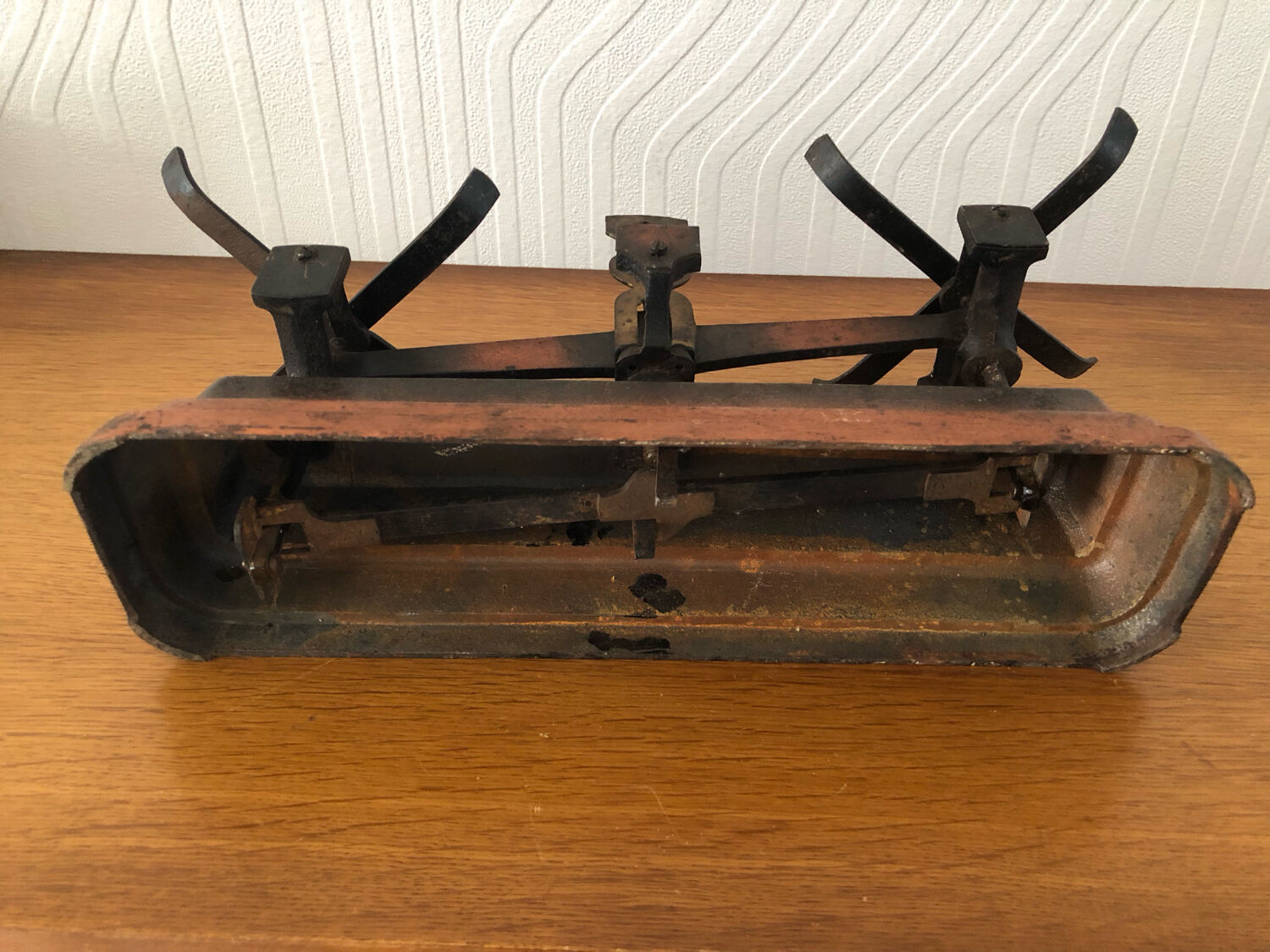 Old balance force 5 kilos Roberval copper and black