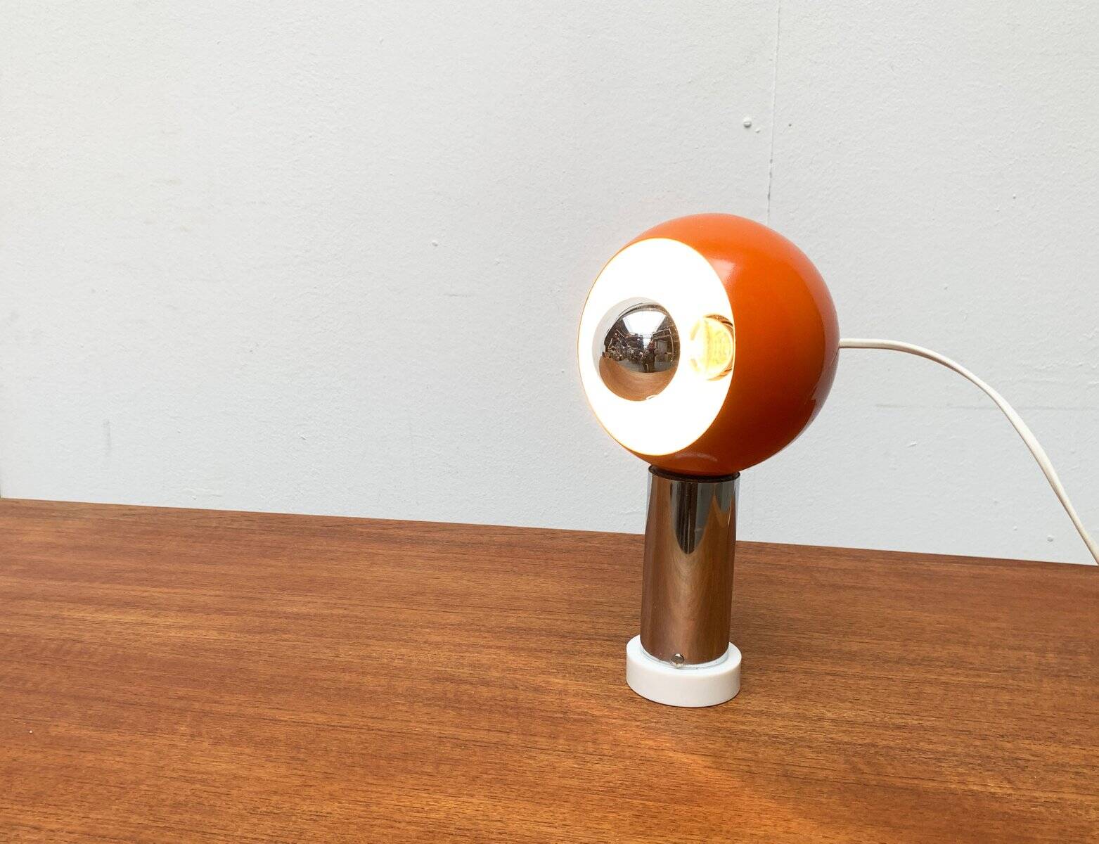Mid-century space age magnetic clamp table or shelf lamp from the 1960s.