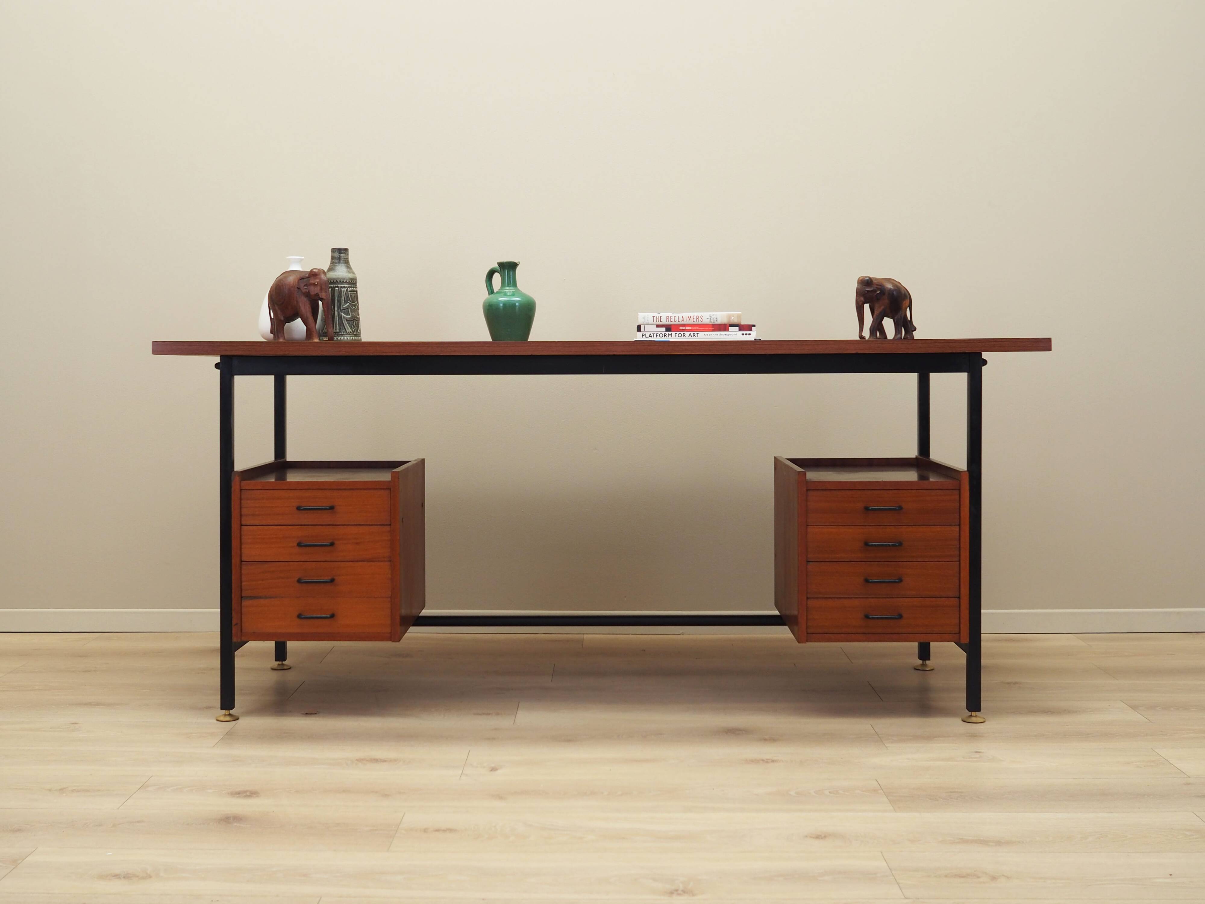 Bureau en acajou, design italien, années 1970, production : Italie