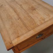 Table à manger de ferme française en cerisier antique, 19e siècle