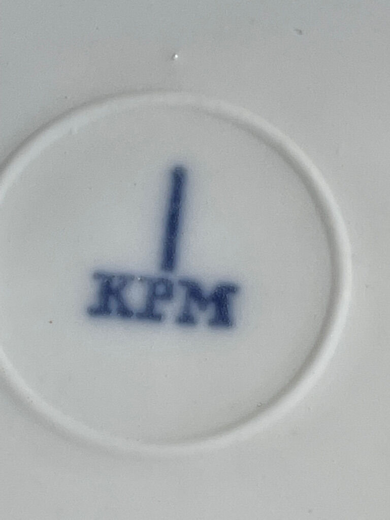 Kpm - serving dish (1) - hand-decorated porcelain