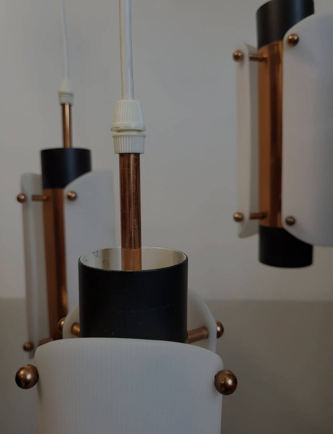 Suspension vintage scandinave en plexiglas et cuivre, probablement danoise