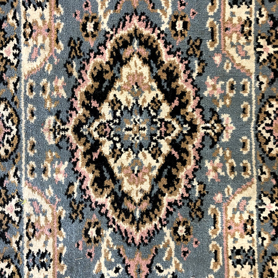 Old carpet - 105x54cm