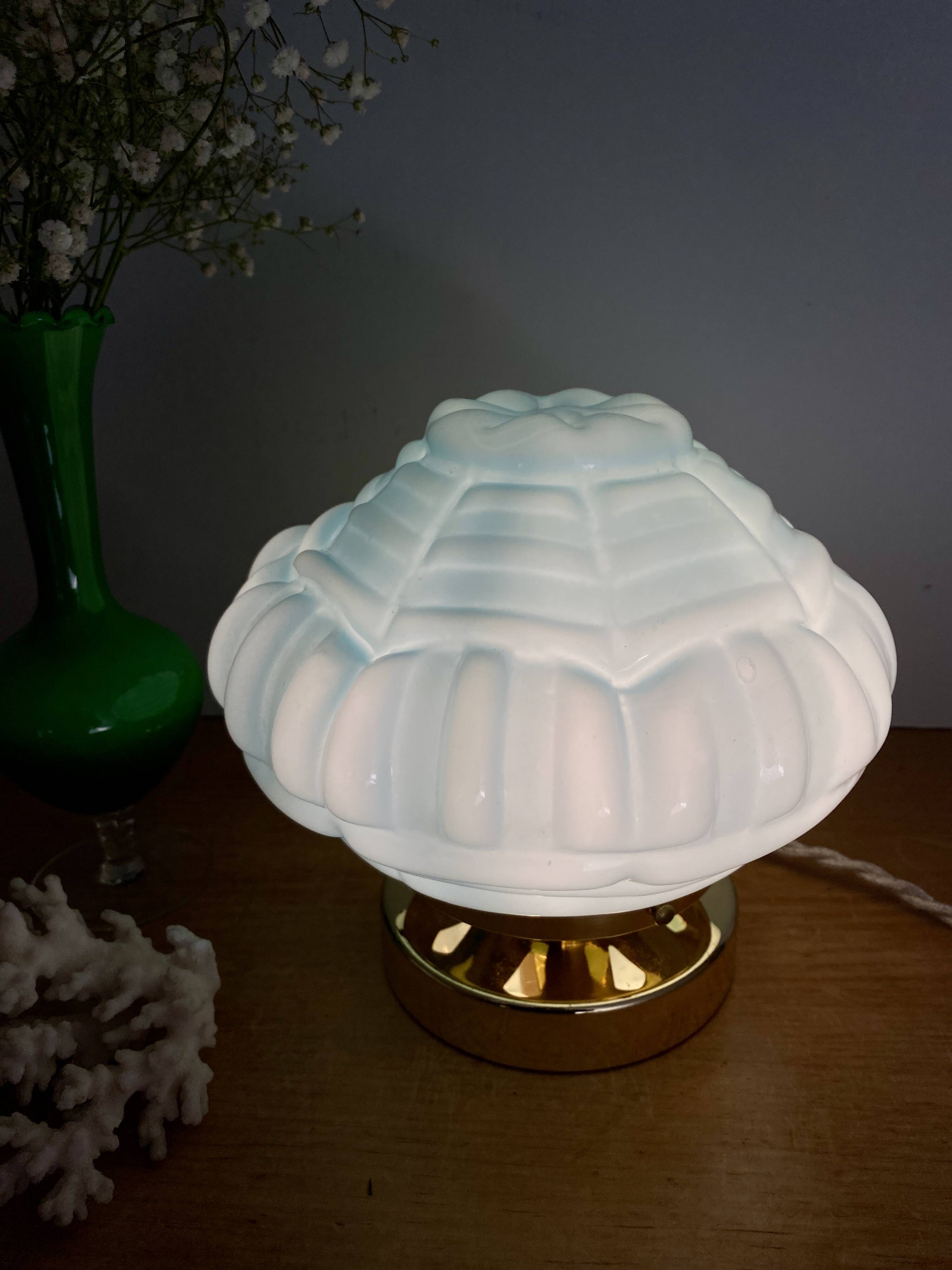 Lampe à poser globe vintage art déco en opaline bleue