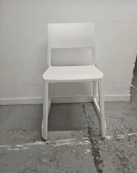 Vitra cafeteria chair - Stackable model, sled base