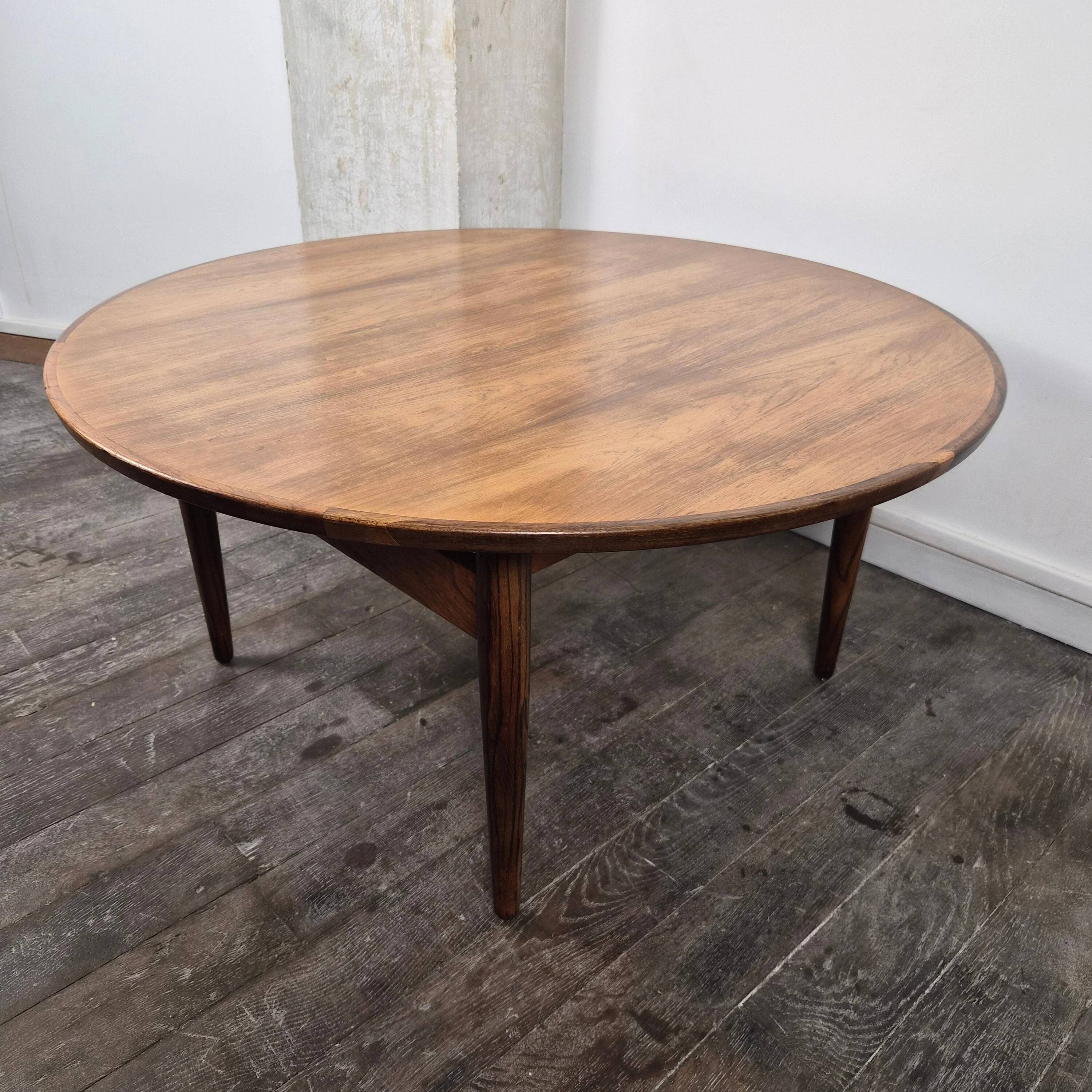 Round rosewood coffee table with adjustable height, Denmark, 1960.