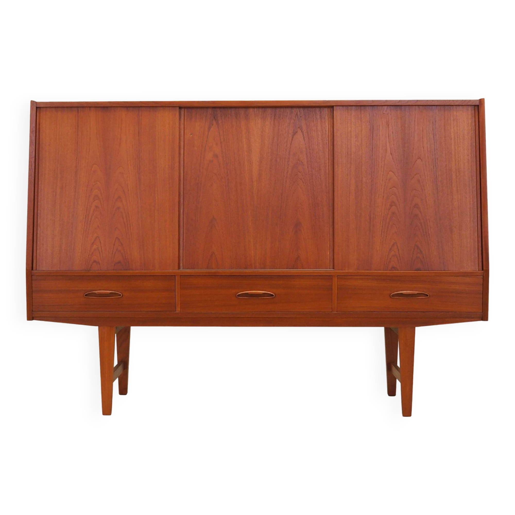 Buffet haut en teck, design danois, années 1960, production : Danemark