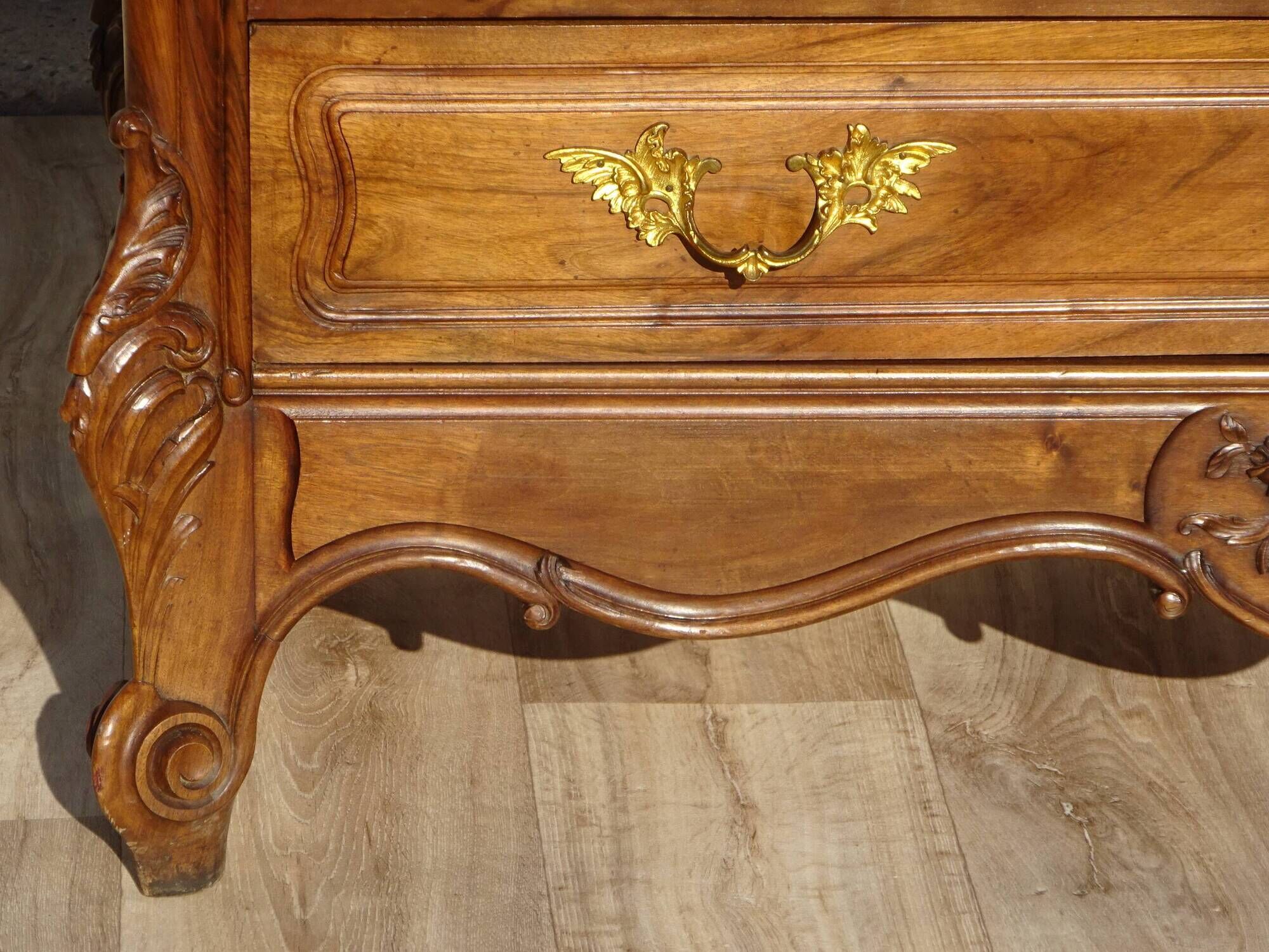 Commode en noyer Louis XV avec miroir