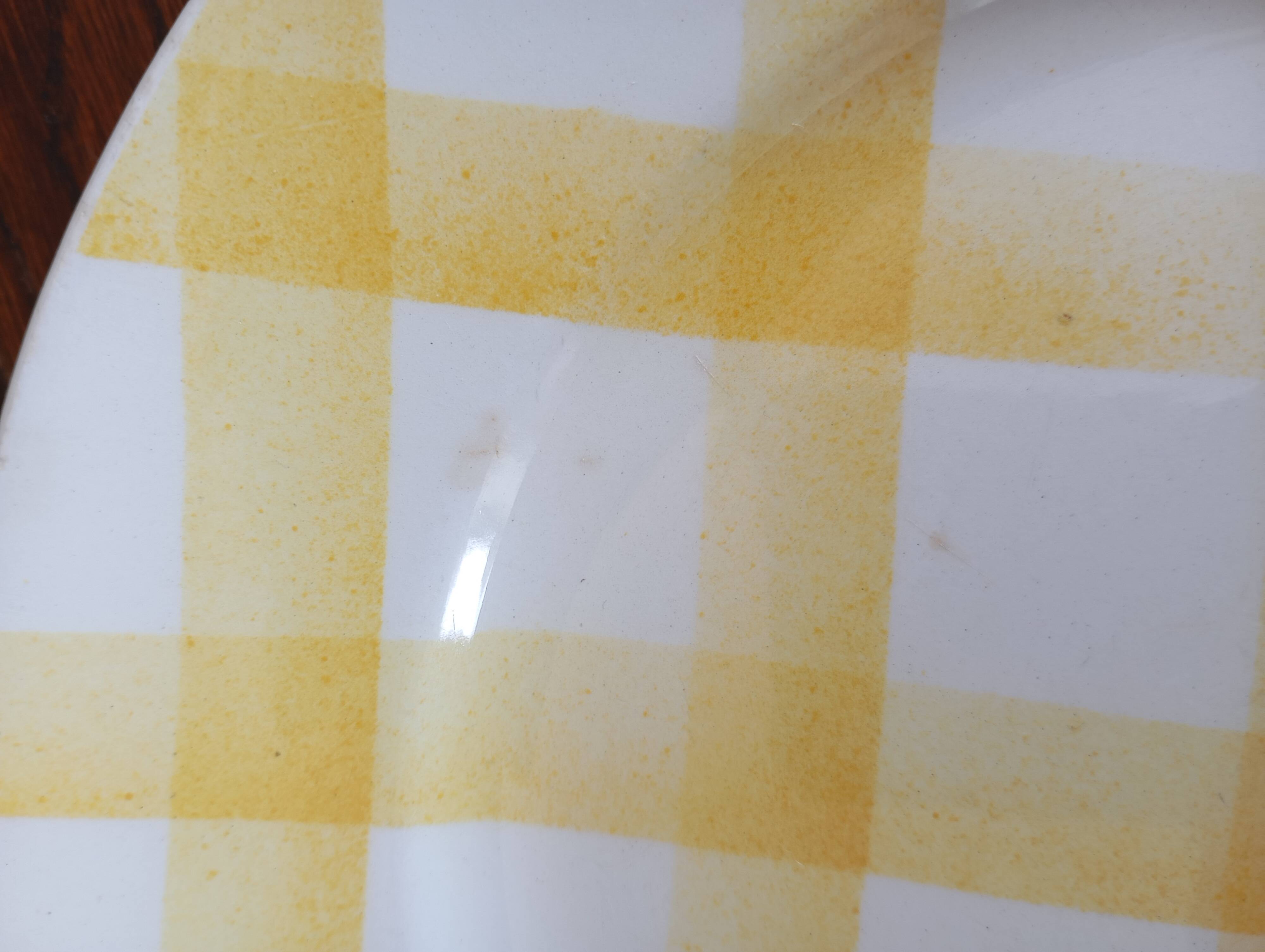 2 Moulin des Loups yellow “Tablecloth” plates