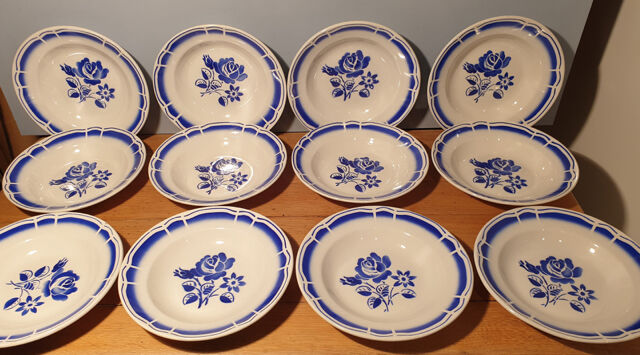 Suite de 12 assiettes creuses Badonviller