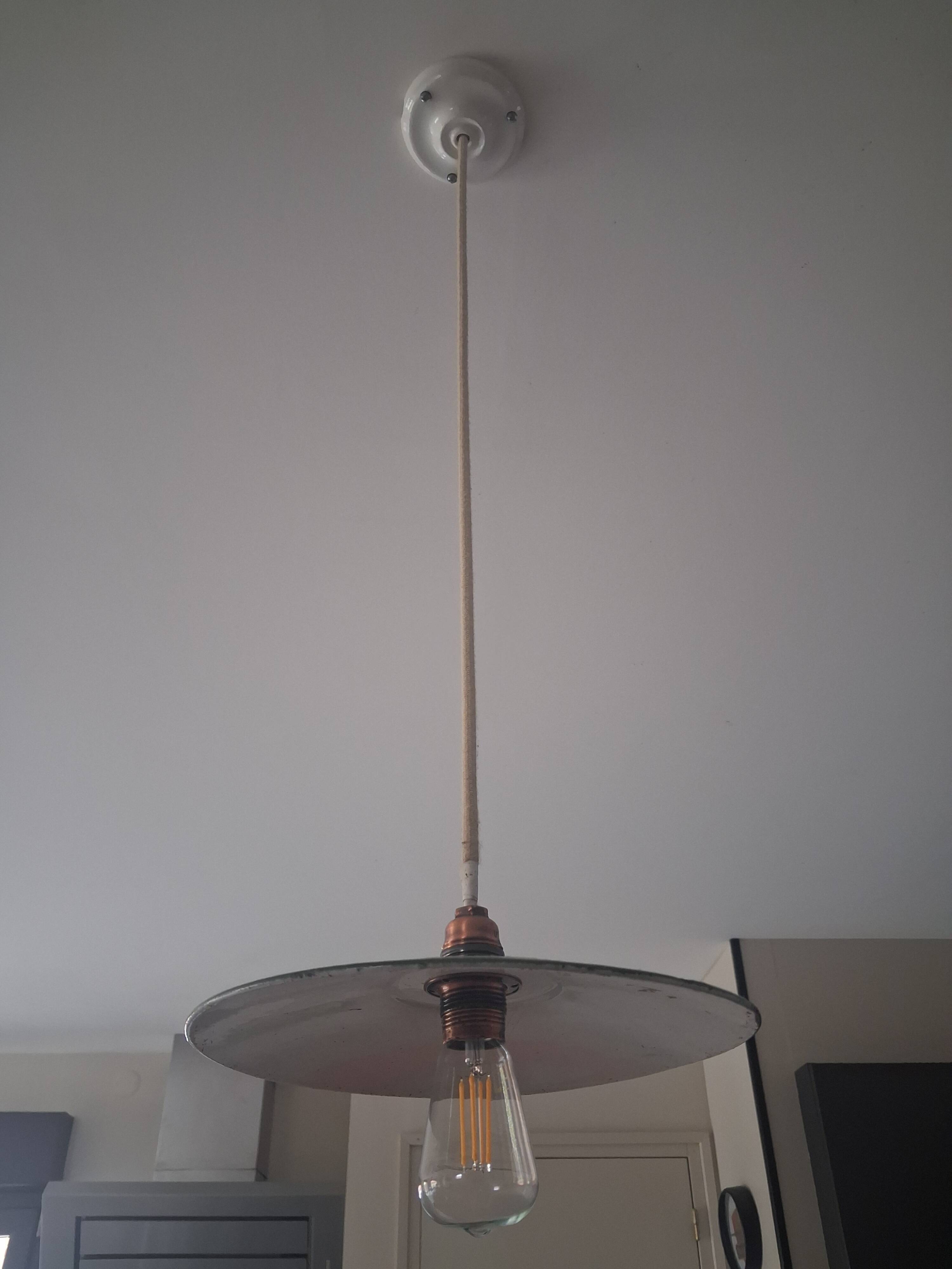 green enamelled iron suspension