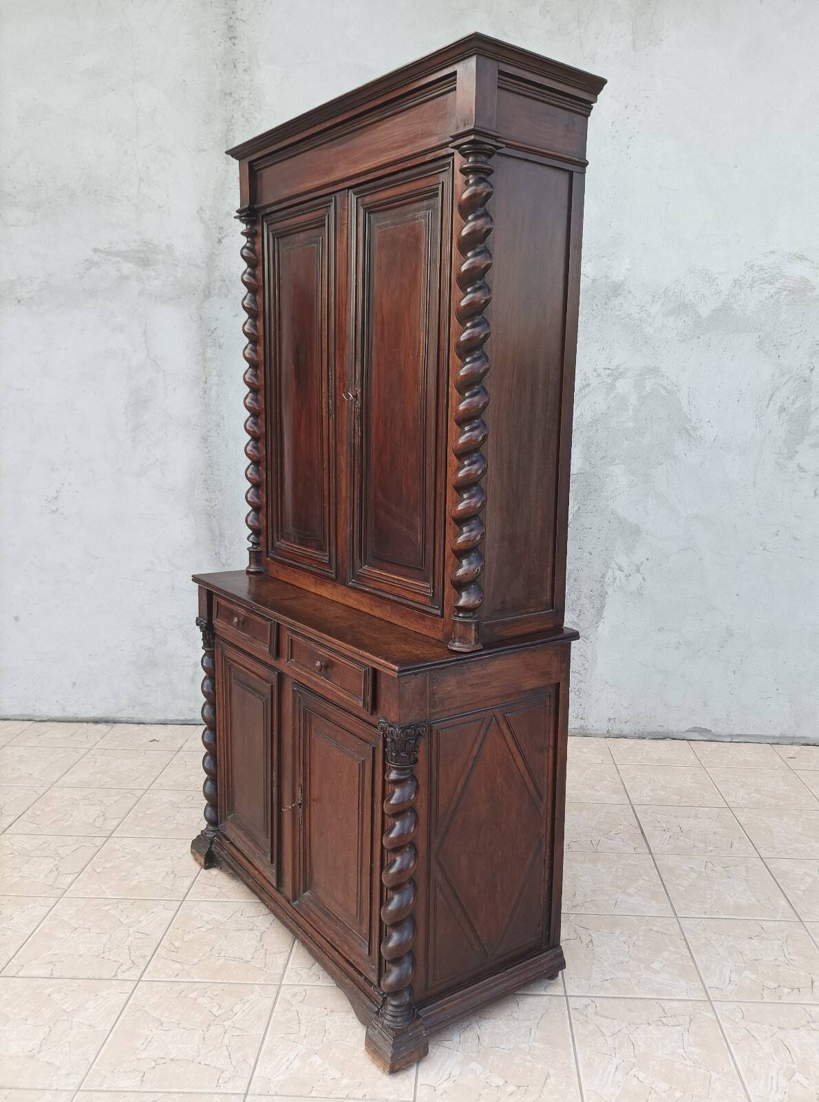 Buffet with 2 bodies Louis XIII in walnut, 19th century.