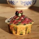 Antique sugar bowl in barbotine from Sarreguemines – Strawberry decoration