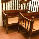 Deux bancs a dossier et accoudoir ajouré hêtre massif XX siècle