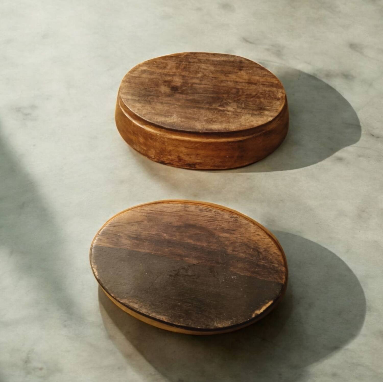 Pair of pocket emptiers or soap dishes