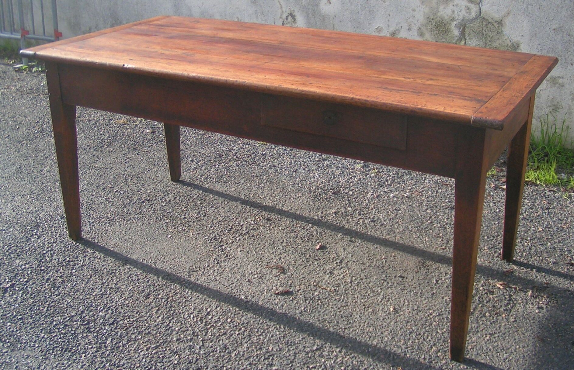 Farm table