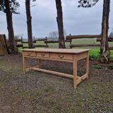 Farm table