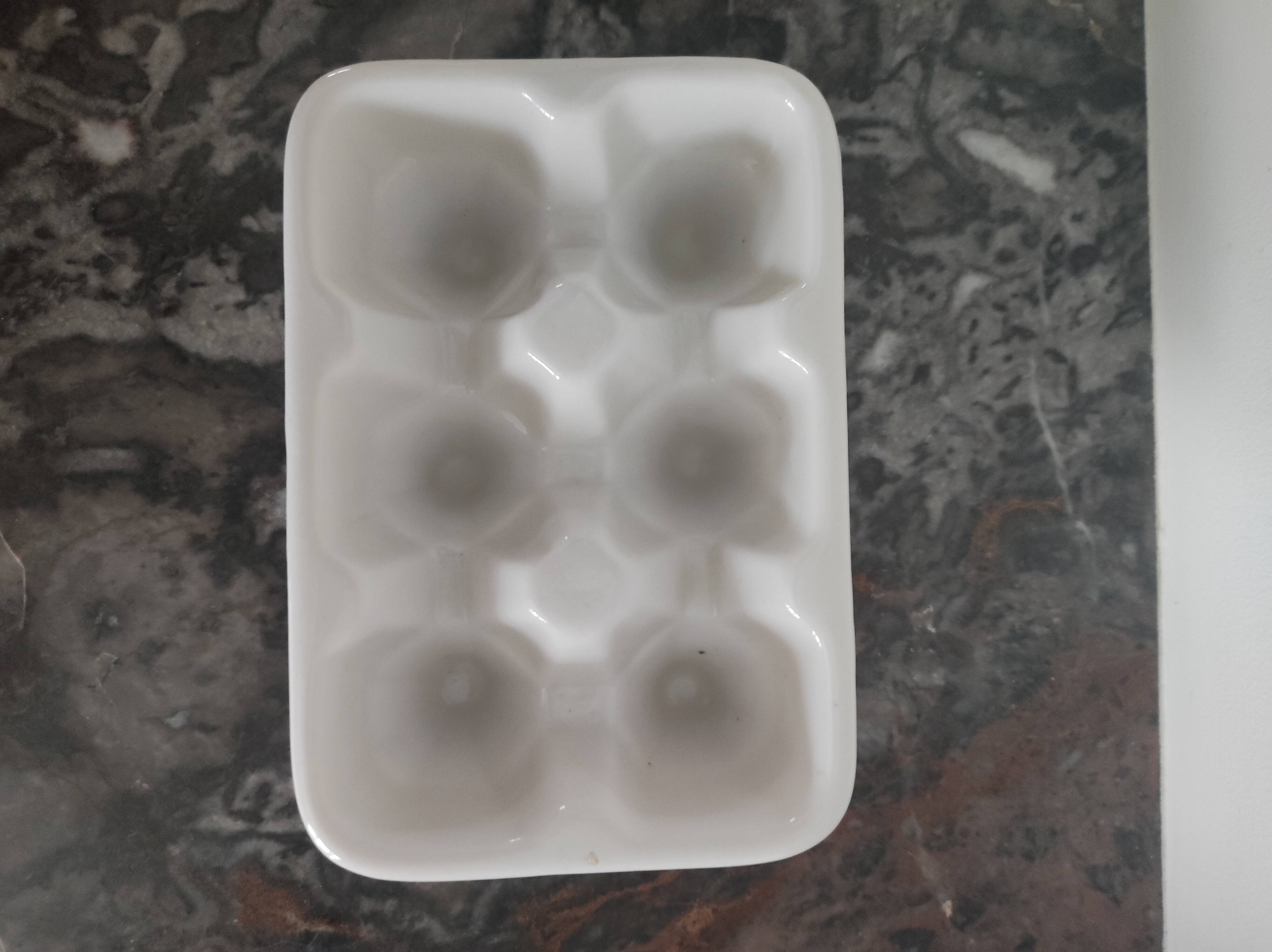 Ceramic egg carton