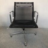 Armchairs by Charles Eames aluminium group model Vitra edition