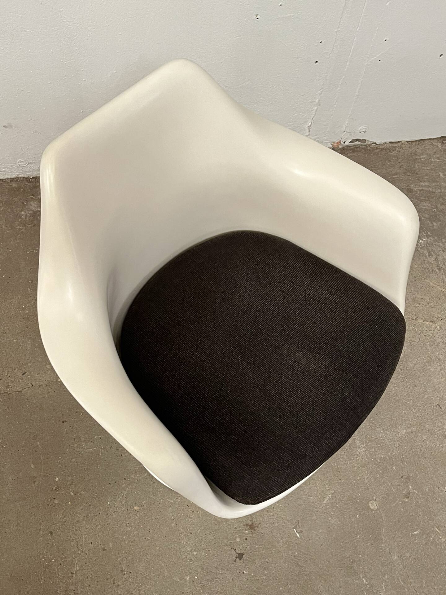 4 Tulip chairs by Eero Saarinen for Knoll