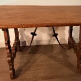 Table espagnole en noyer massif, XVIIeme