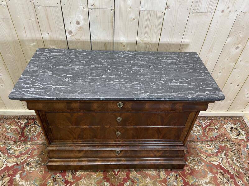 Commode époque Louis Philippe en acajou et placage d’acajou marbre gris vei