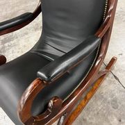 Fauteuil à bascule vintage en cuir noir