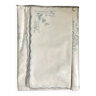 Tres grande nappe de table brodée rectangle et napperons (neuf)