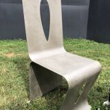 Chaise en métal