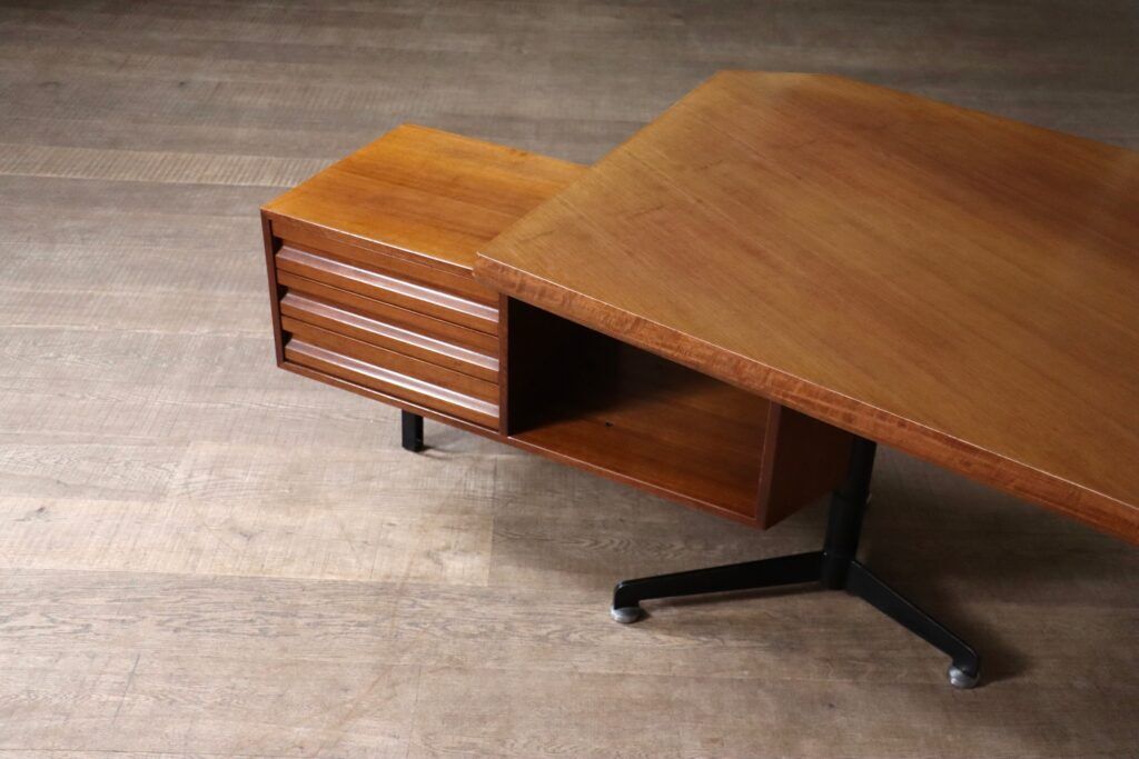 Osvaldo Borsani T96 Boomerang desk for Tecno, Italy, 1956