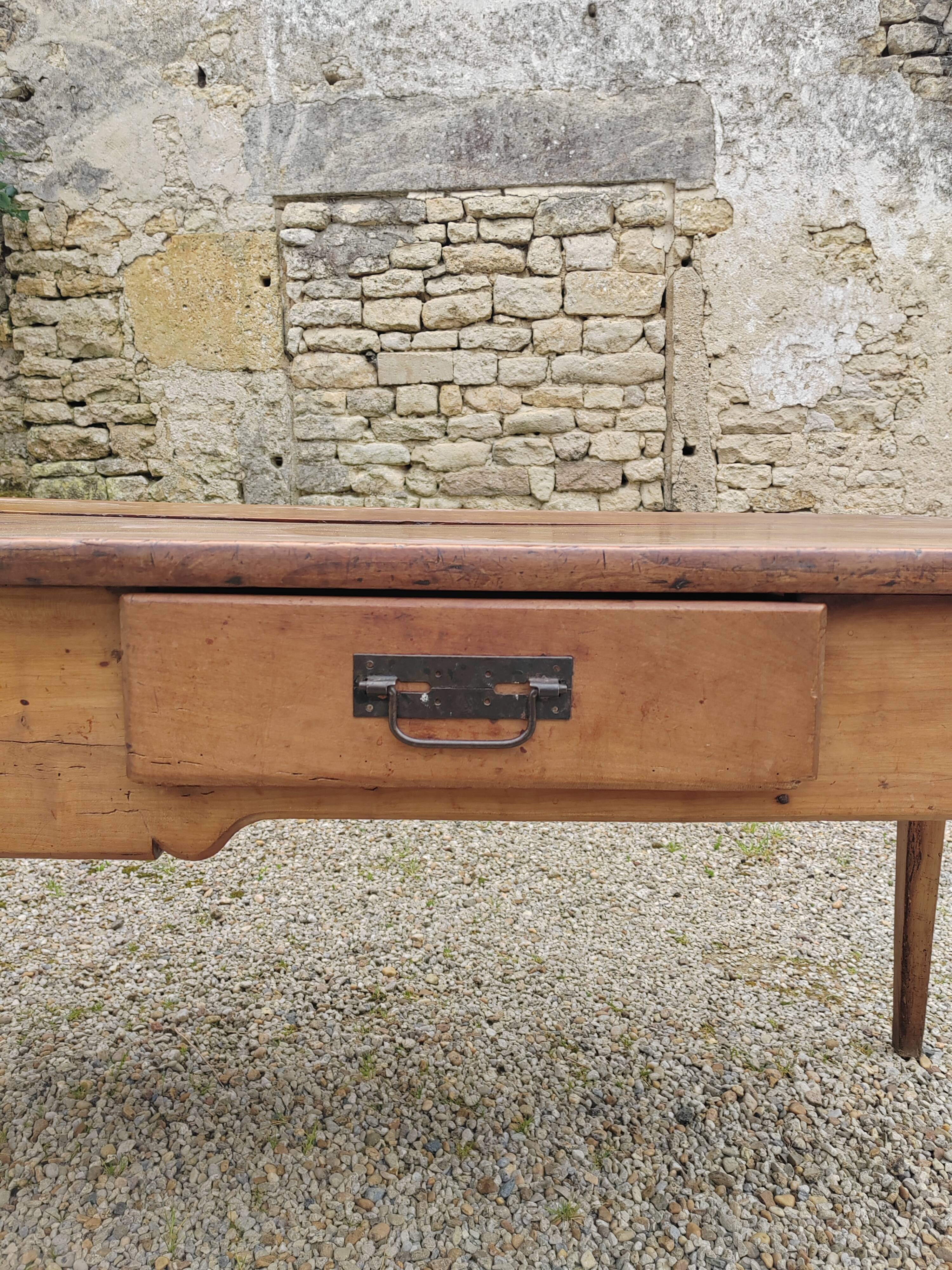 Table de ferme et 8 chaises