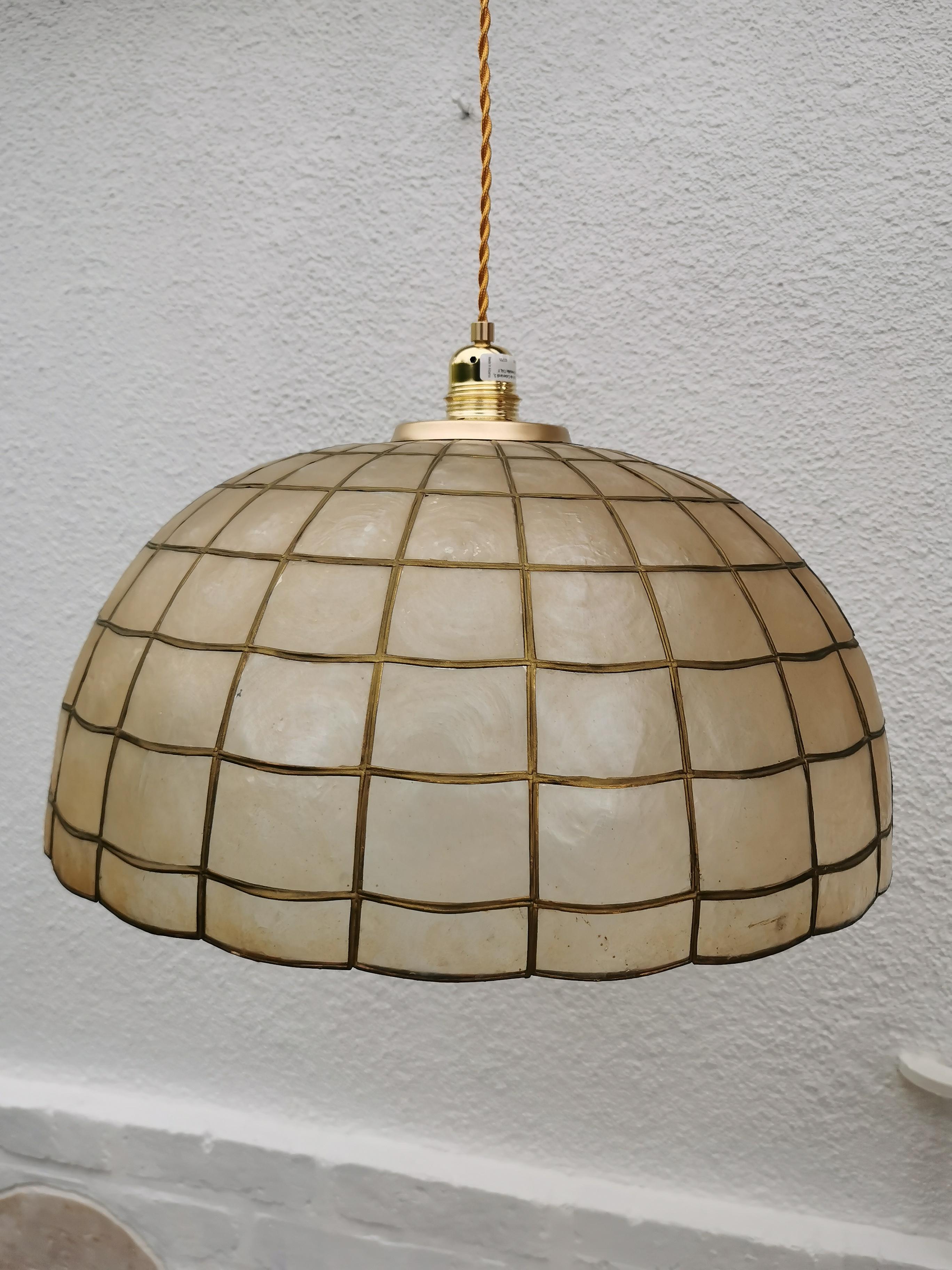 Suspension nacre et laiton 1960