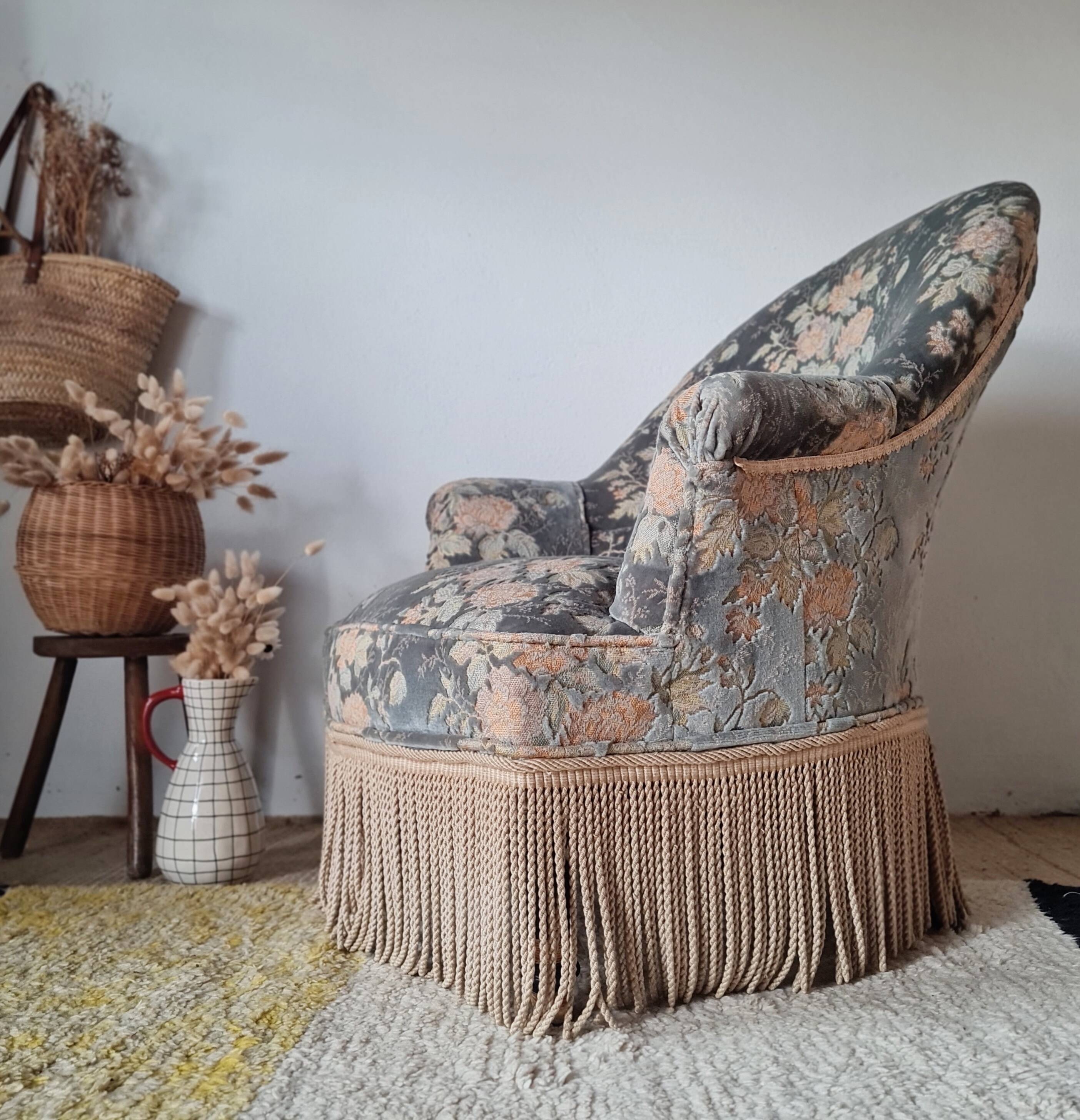 Fauteuil crapaud ancien velours fleuri avec franges