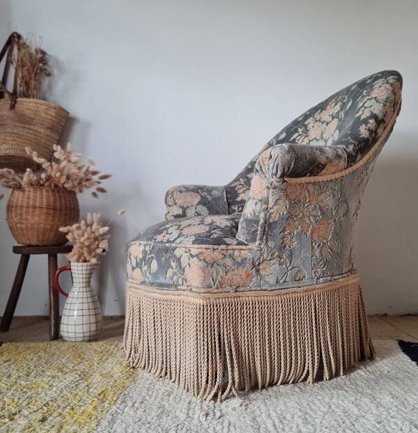 Fauteuil crapaud ancien velours fleuri avec franges