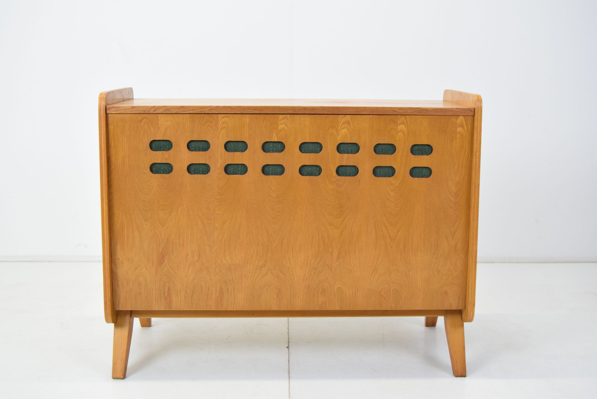Commode du milieu du siècle Tatra Pravenec années 1960.