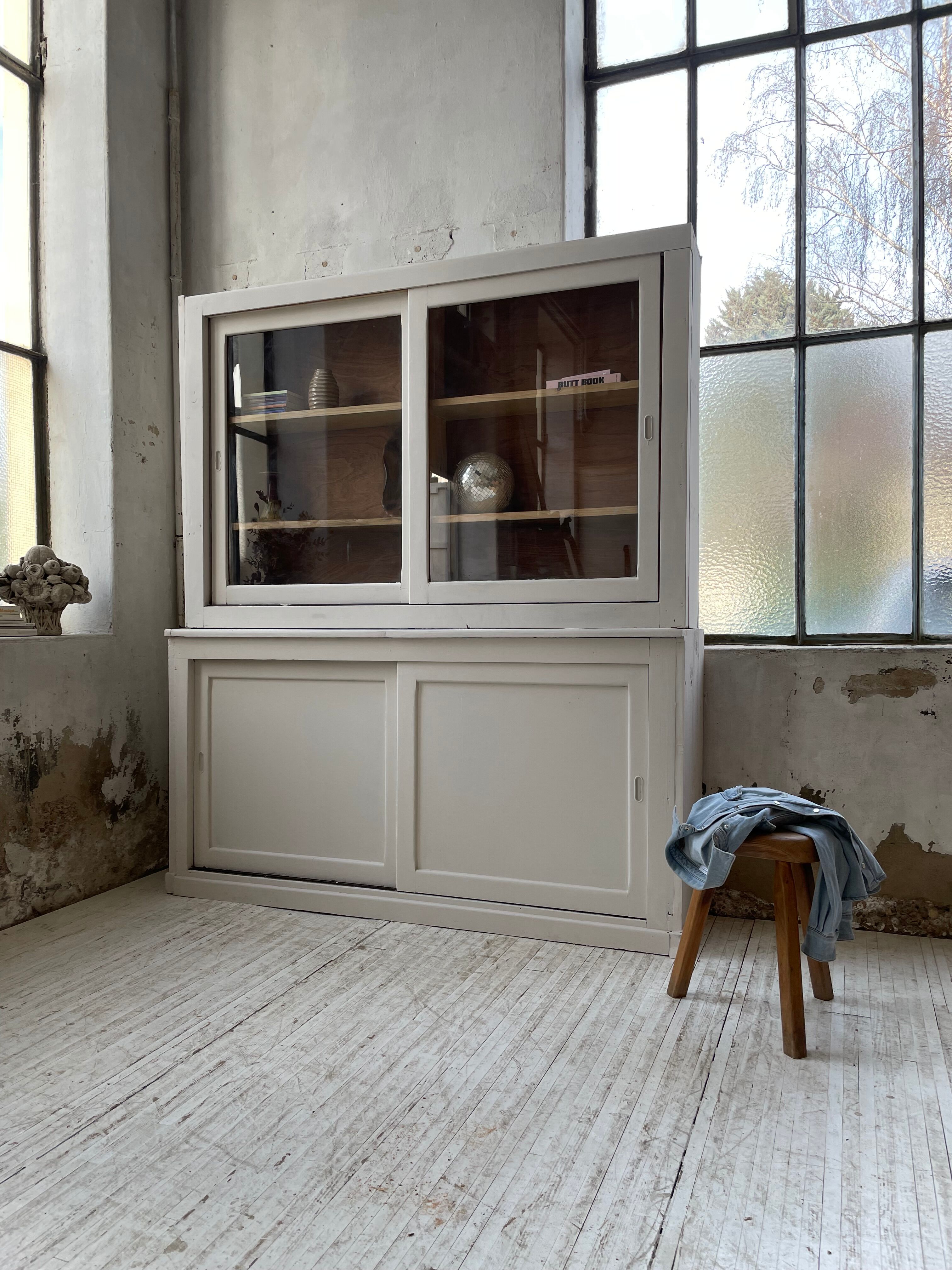 Library showcase ivory white sliding doors