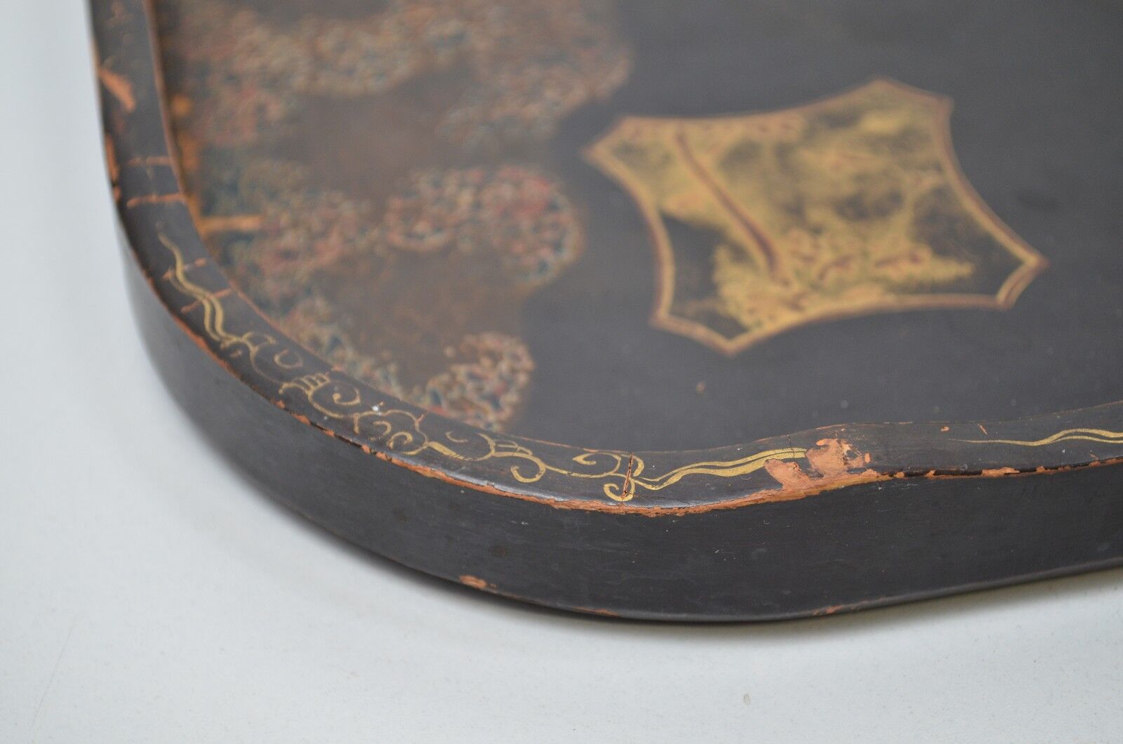 Japan - Antique lacquered wooden top