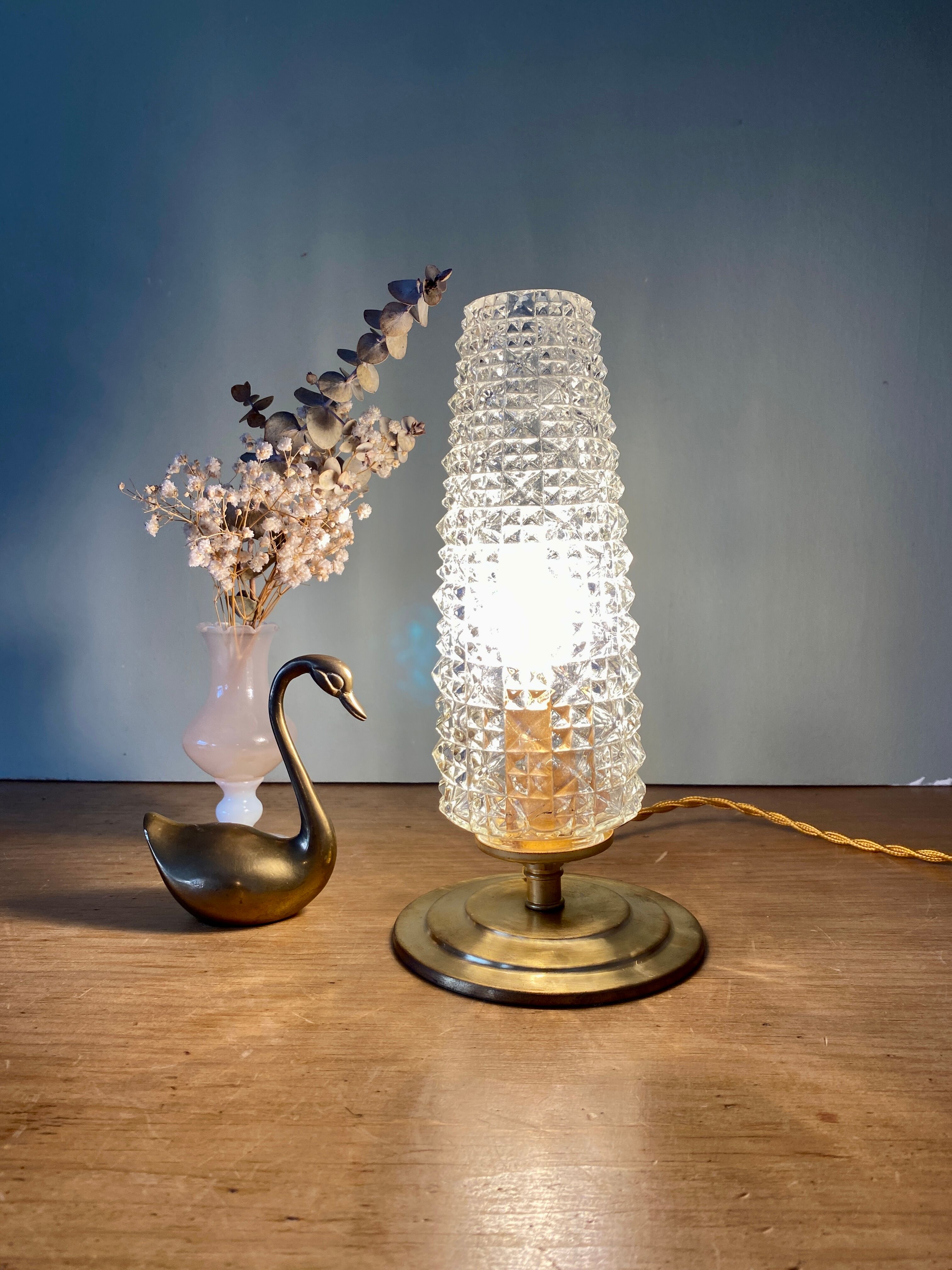 Vintage tulip table lamp in molded glass